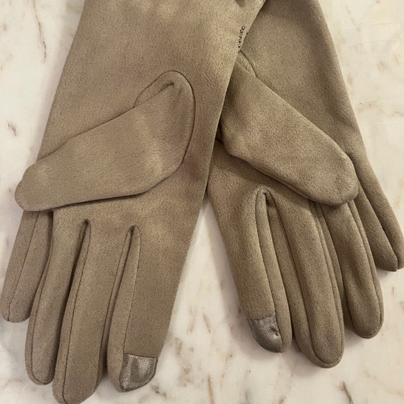 UGG Winter Cream and Beige Sweater Weather pom pom hat infinity scarf Set. NWT - Picture 5 of 7